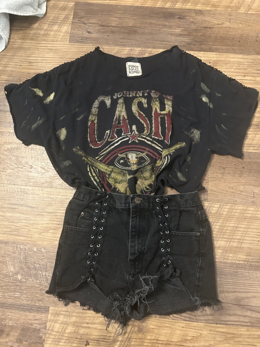 Vintage Johnny Cash Graphic Tee with Distressed Black High-Waist Shorts small
